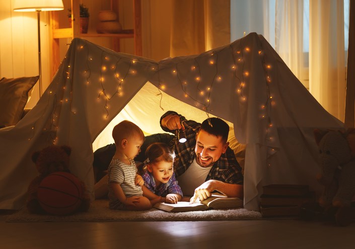 Staycation di Rumah: Cara Membuat Anak Tetap Happy Saat Liburan Sekolah